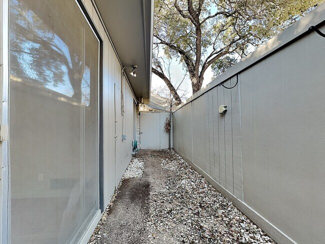 Building Photo - 4500 Westridge Ave