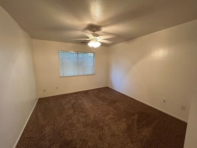 Building Photo - 1846 N Selina Ct