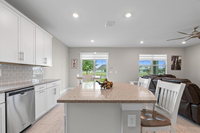 Building Photo - 10454 SW Captiva Dr