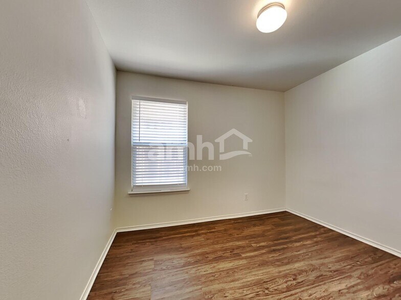 Building Photo - 1352 N Cozumel St