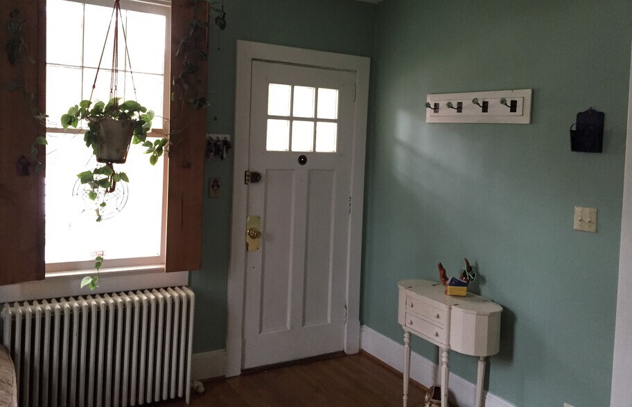 Building Photo - 1041 Taussig Place Northeast