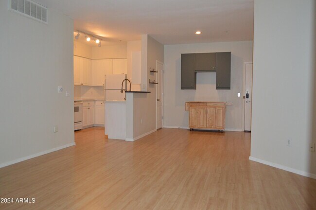 Building Photo - 1701 E Colter St