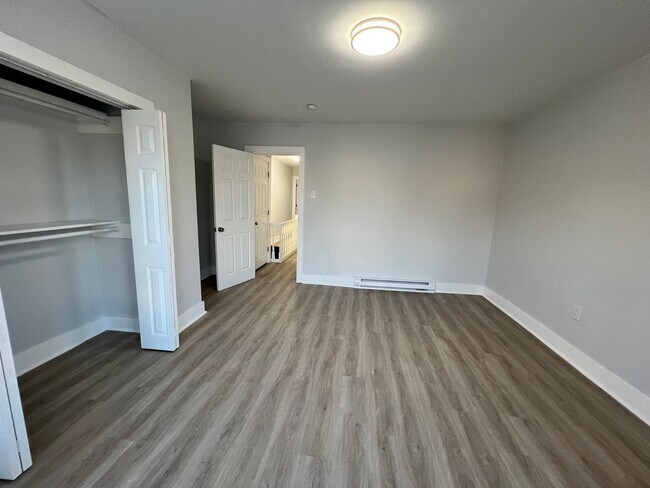 Building Photo - Renovated 3bd/1bth House with Rear yard!! SECTION 8 ONLY!!