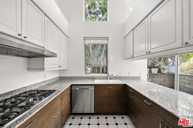 Building Photo - 1011 Pacific St