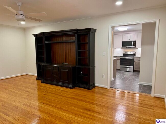 Building Photo - 913 Dogwood Cir