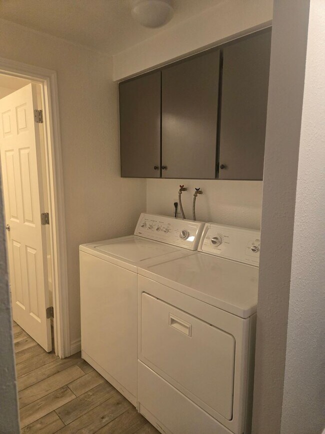 Building Photo - 2711/2713 N 10th Place