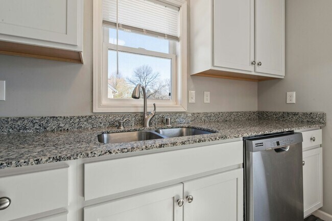 Building Photo - 6520 Stevens Ave