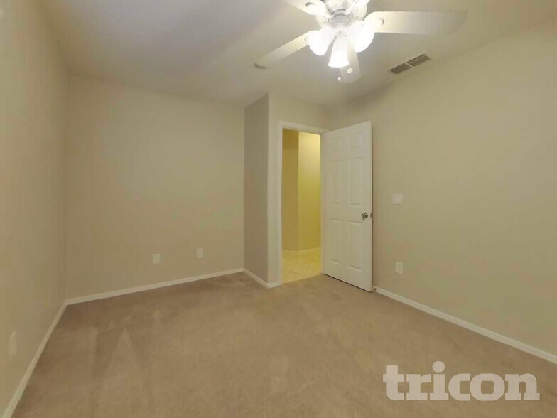 Building Photo - 18071 N 113th Ave