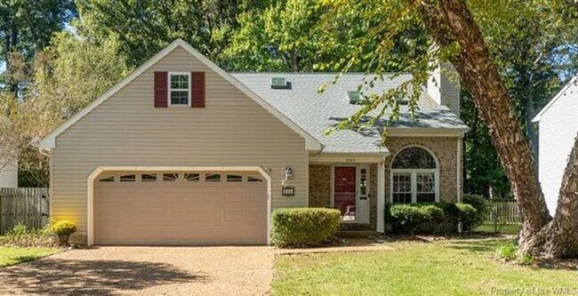 Building Photo - 305 Peachtree Ln