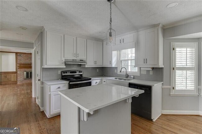 Building Photo - 766 Chesterfield Dr