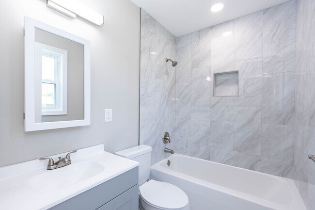 Building Photo - Renovated 3bdr 2bth rancher in the heart of Newport News