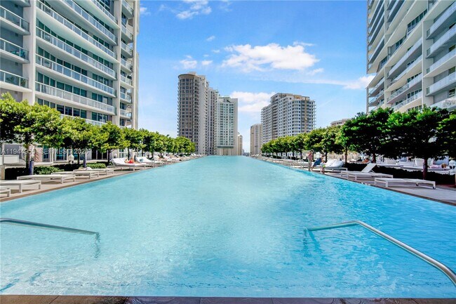 Building Photo - 495 Brickell Ave