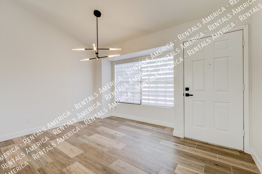 Building Photo - 819 W Ross Ave