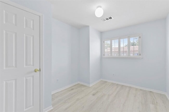 Building Photo - 8335 Ariel St