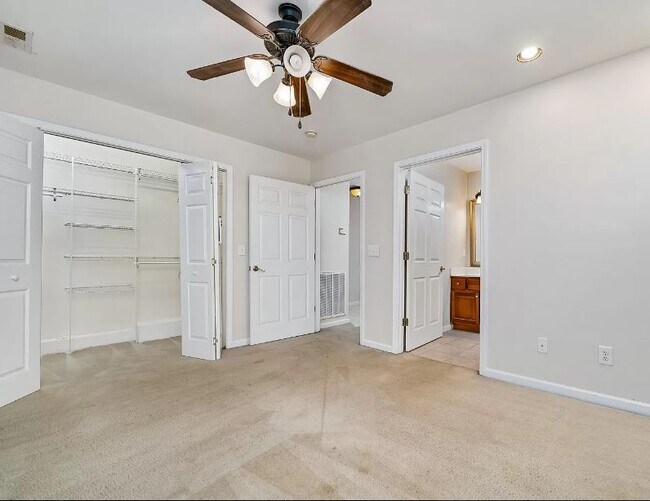 Building Photo - 1709 Cherokee Rd