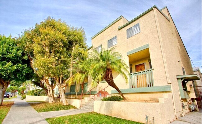 Primary Photo - Amazing West LA Location - 2 bd / 2.5 ba T...