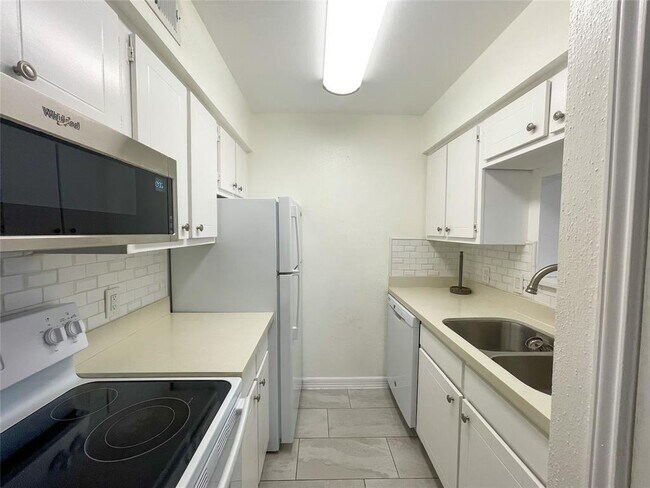 Building Photo - 3402 Garrott St