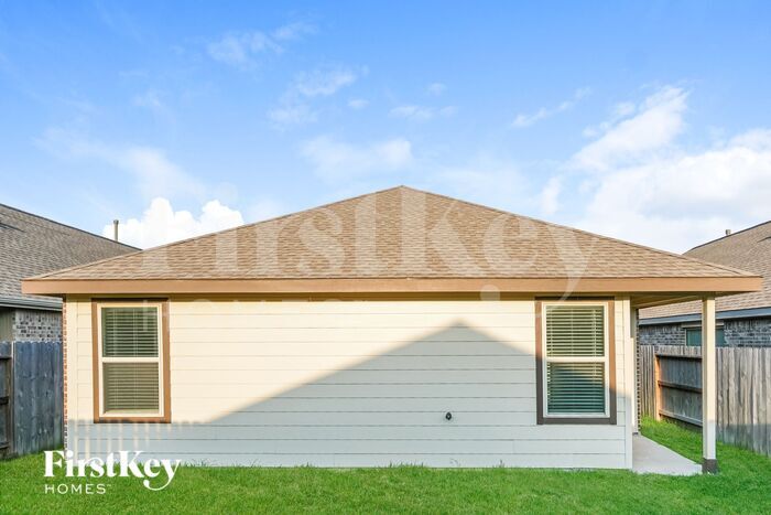 Building Photo - 18455 Summit Ranch Dr