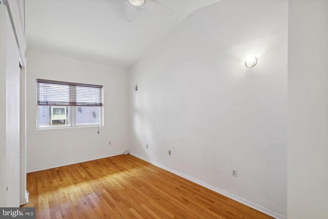 Building Photo - 830 Kater St