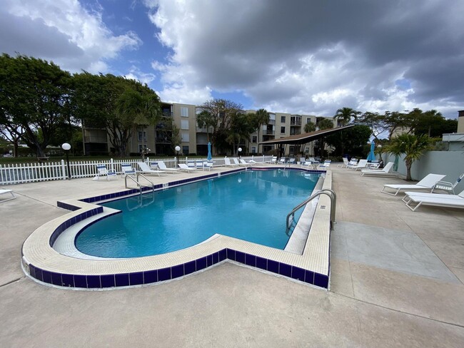 Building Photo - 200 Waterway Dr S