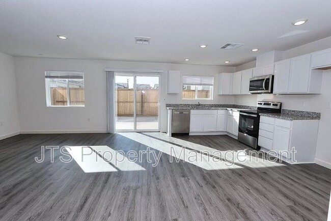 Building Photo - 2104 Shady Tree Cir