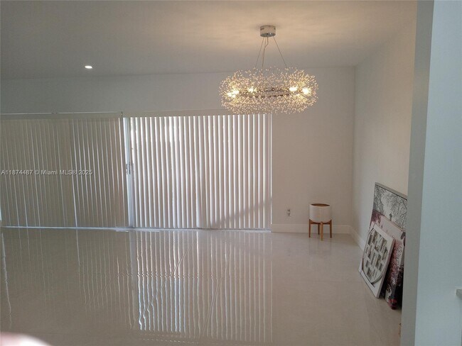 Building Photo - 8224 9th Ct