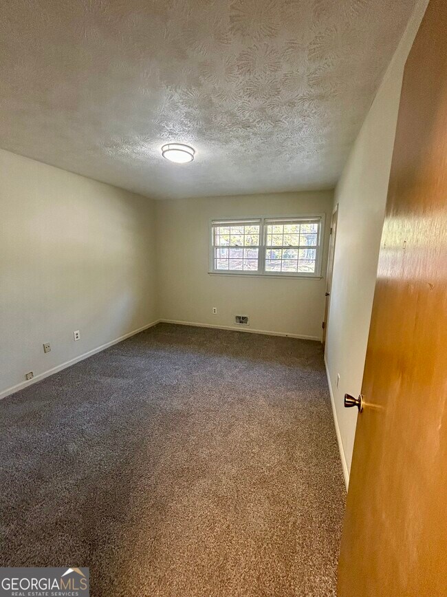 Building Photo - 3710 Creekview Cir