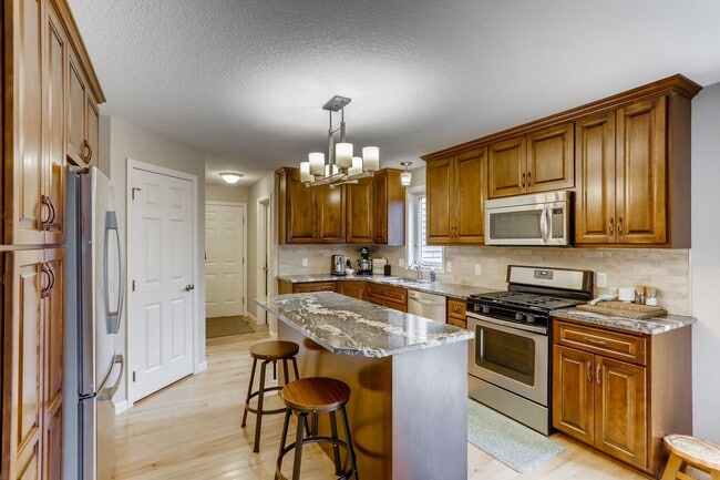 Building Photo - 301 Russell Ln