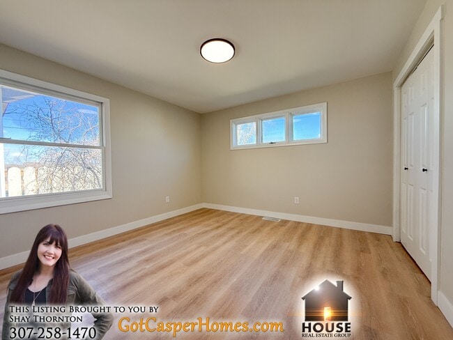 Building Photo - 2414 E 9th St