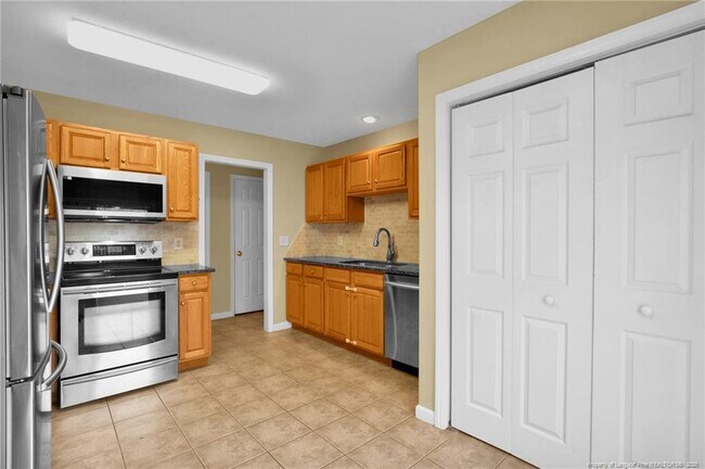 Building Photo - 75 Countess Ct