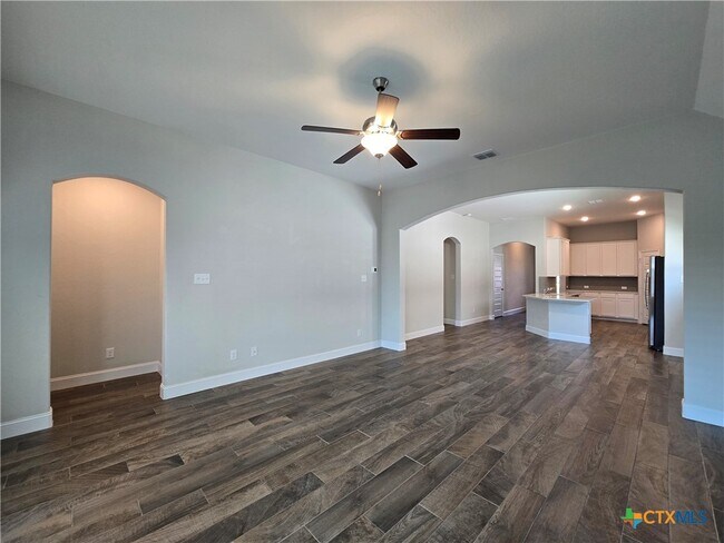 Building Photo - 1324 Spring Row St