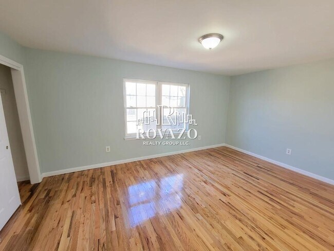 Building Photo - 921 Hunterdon St
