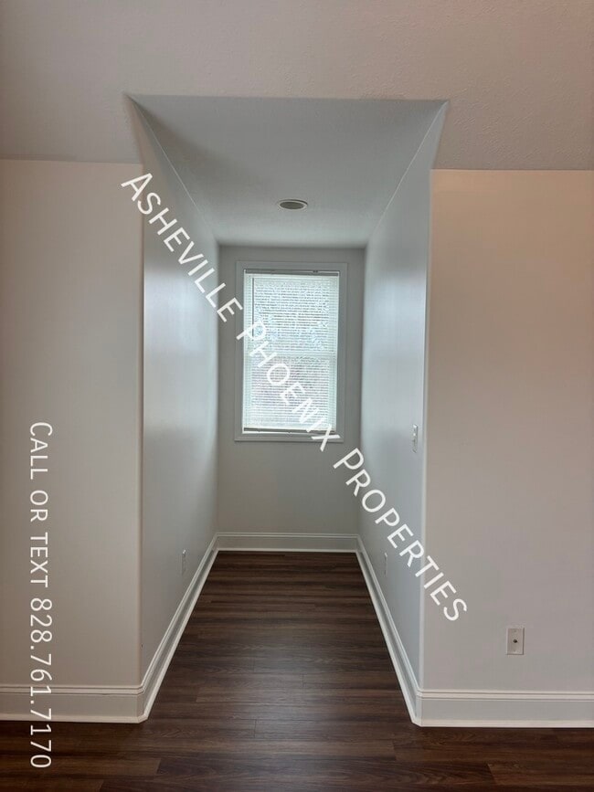 Building Photo - 9 Spruce Shade Ct