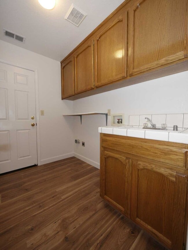 Building Photo - 110 Detert Ln