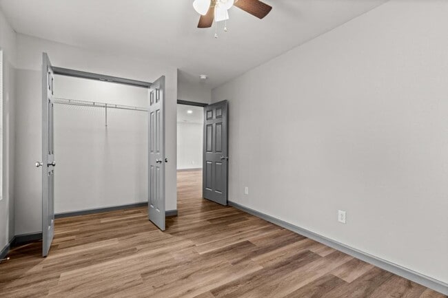 Building Photo - 221 N Park Ave