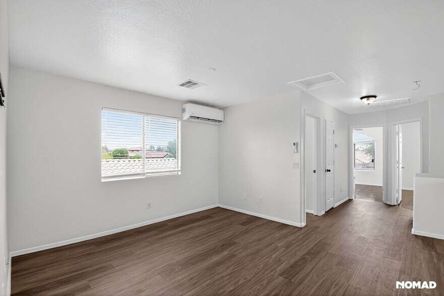 Building Photo - 7118 N 77th Dr