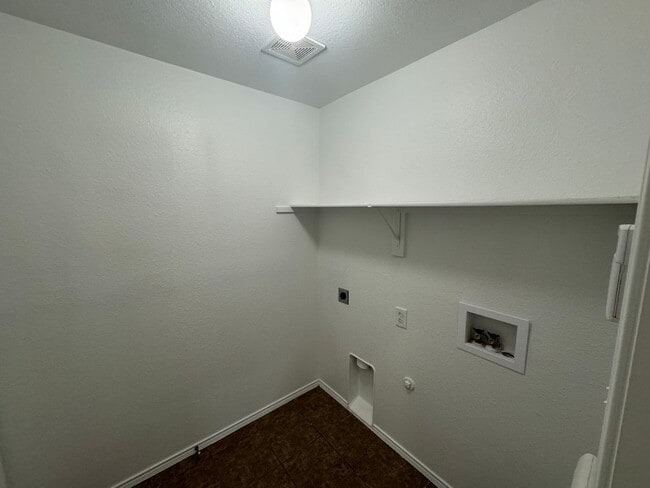 Building Photo - 4212 Agate Dr