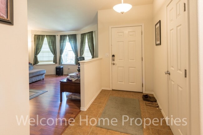 Building Photo - Beautiful 3 Bedroom Home Close to WWU