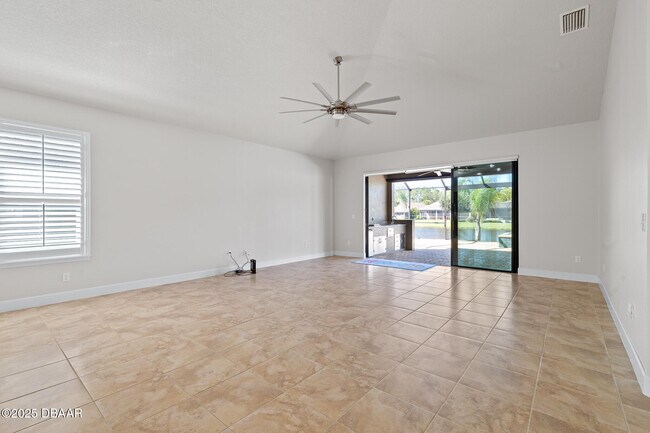 Building Photo - 663 S Lake Dr