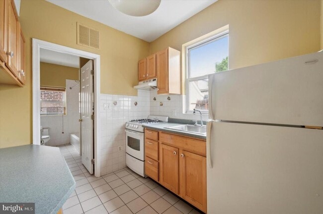 Building Photo - 519 S 17th St