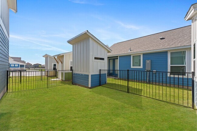 Building Photo - 2119 Hofstaat