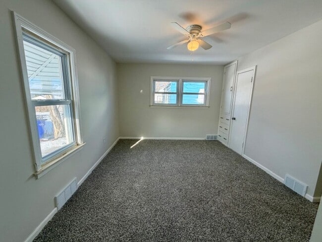 Building Photo - Three Bedroom Ranch home with a 1 and a half car garage. Very nice area. Call 313-429-3244 KPM De...