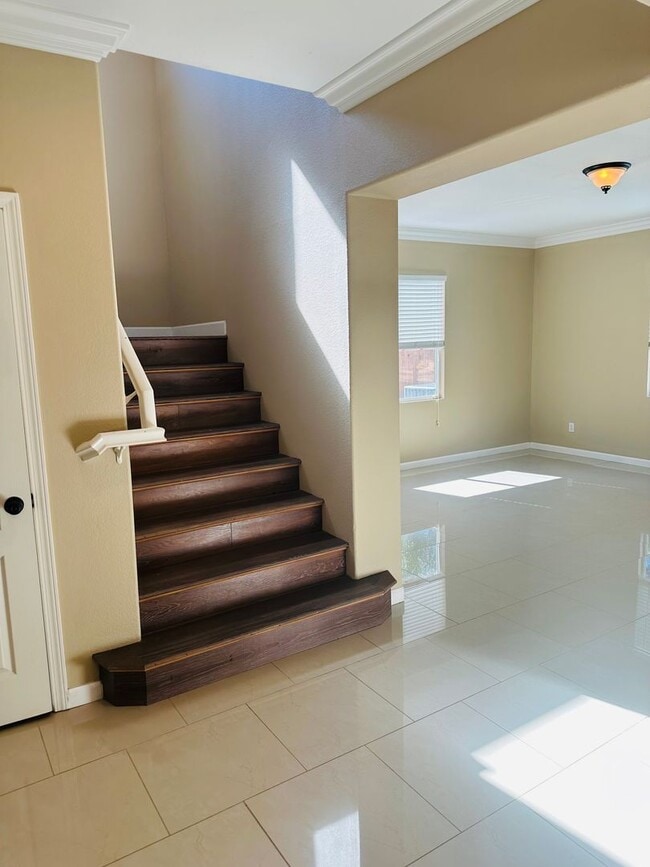 Building Photo - 5 bedroom Pool Home for rent in Murrieta
