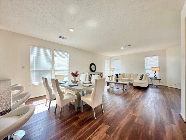 Building Photo - 2034 Domeniko Dr