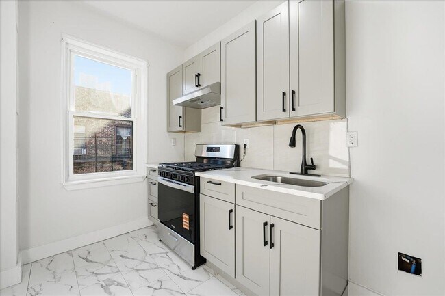 Building Photo - 117 Corbin Ave