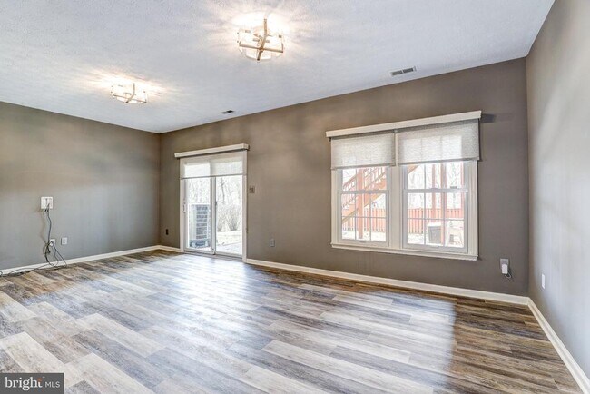 Building Photo - 2733 Quarry Heights Way