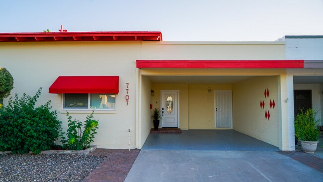 Building Photo - 7707 E Meadowbrook Ave