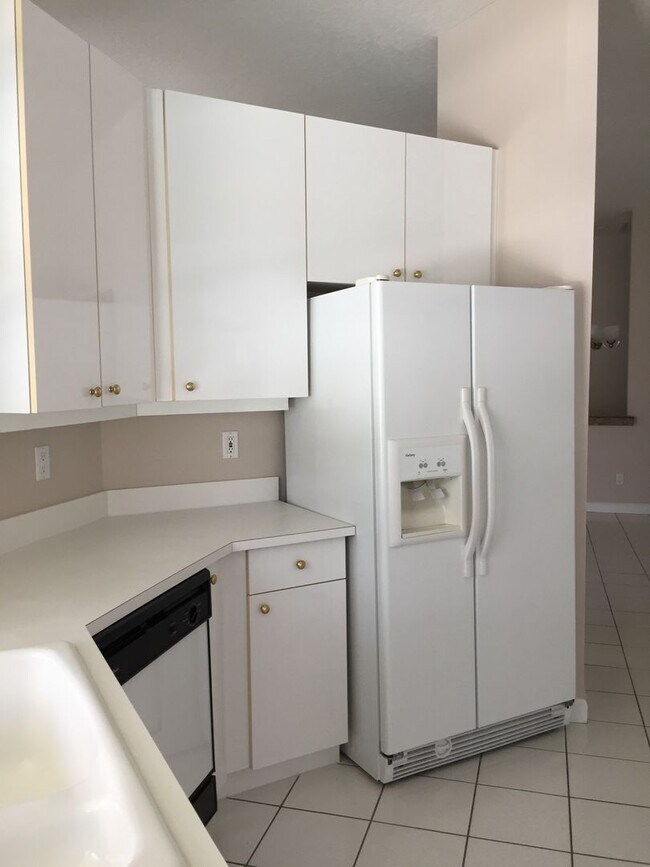 Building Photo - 557 SW New Castle Cove