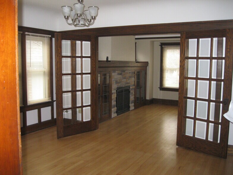 Building Photo - 4048 N Downer Ave