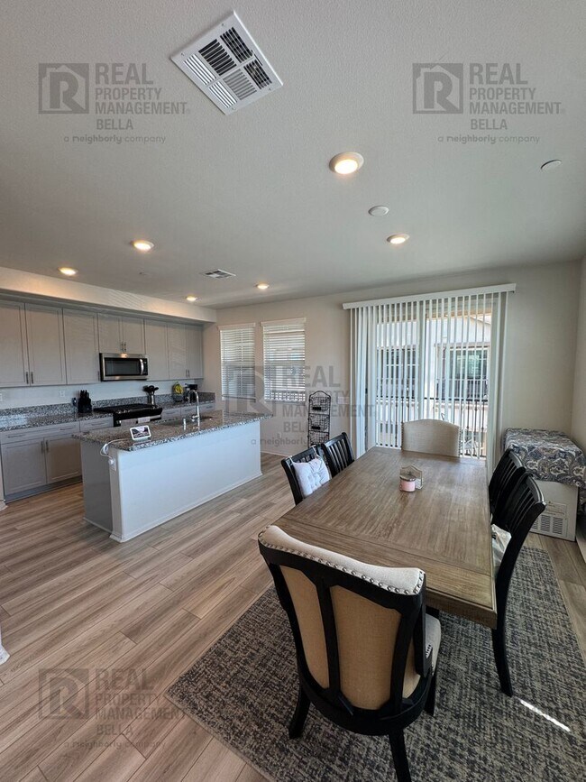 Building Photo - Modern 4-Bedroom Condo with Prime Temecula...